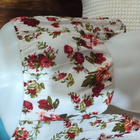 Size Size S Boho Floral Crop Blouse - Picture 10 of 11